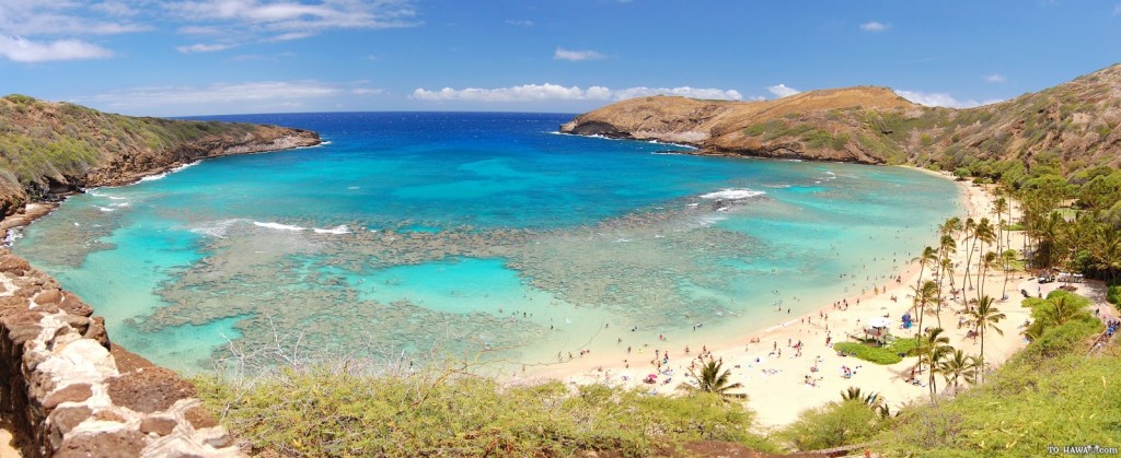 hanauma1 a rocky beach next to a body of water with Hanauma Bay in the background